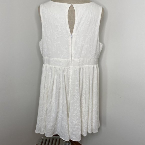 Torrid Women's Size 20 White Floral Keyhole Back Fit N Flare Dress Sleeveless - Picture 4 of 10